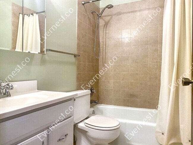 Building Photo - 2608 Leisure Dr