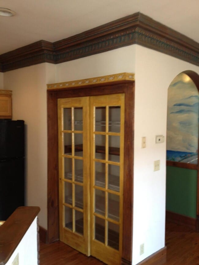 Building Photo - 906 S 5th St