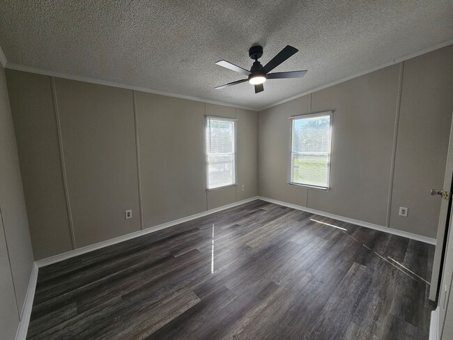 Building Photo - NEW LISTING!!!!!