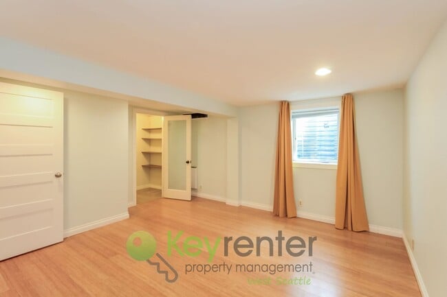 Building Photo - Stylish 4 Bedroom Steps from Shops, Cafes, and Parks **Rent Special**