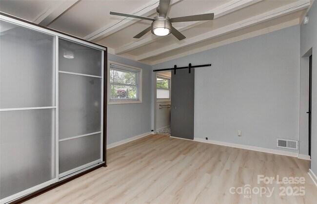 Building Photo - 3111 Spring Valley Rd