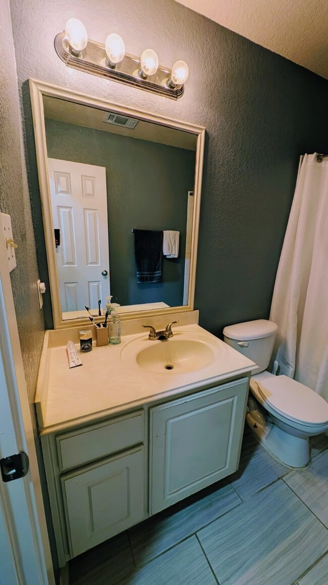Building Photo - 5714 Turner Oaks