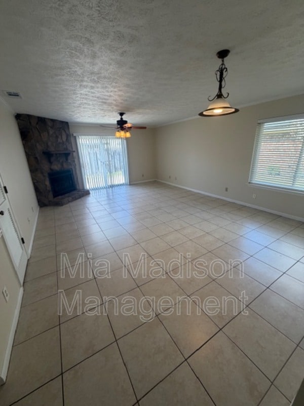 Building Photo - 11 Peach Ct