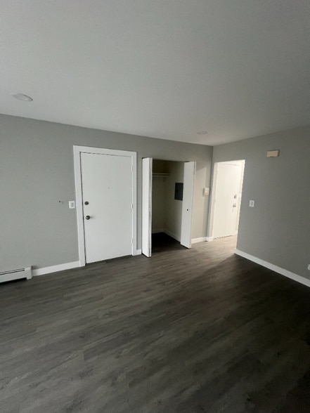 Building Photo - 10457 Dearlove Rd