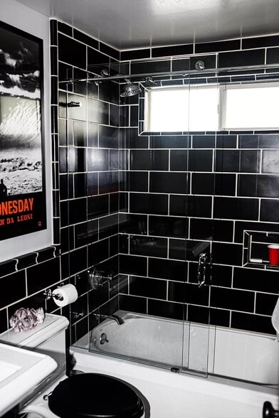 Building Photo - 221 24th St