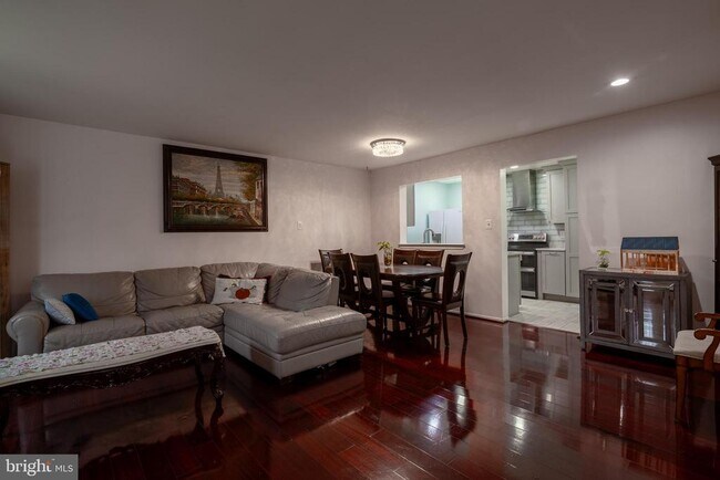 Building Photo - 14624 Monmouth Dr