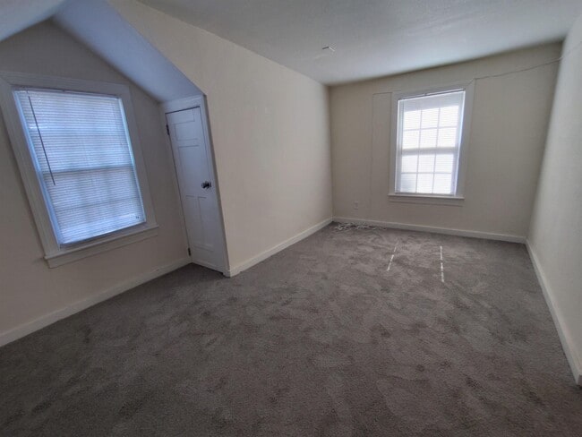 Building Photo - 1121 Elk Ave