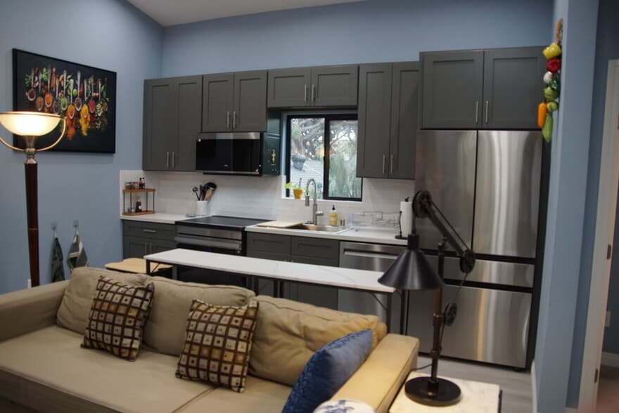 Building Photo - 1850 Lees Ave