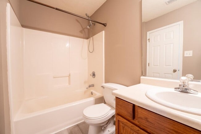 Building Photo - 334 Hawthorne Oaks Way