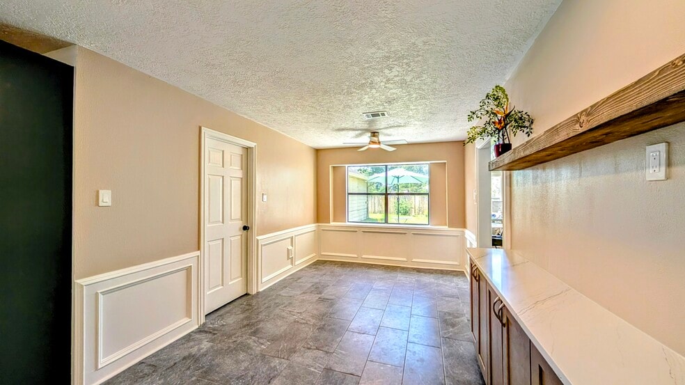 Kitchen - 15707 Downford Dr