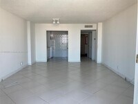 Building Photo - 100 Bayview Dr
