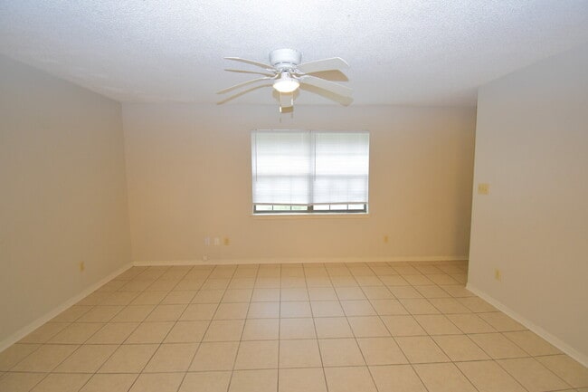 Building Photo - Charming West Pensacola Townhome – 2BR/2BA...