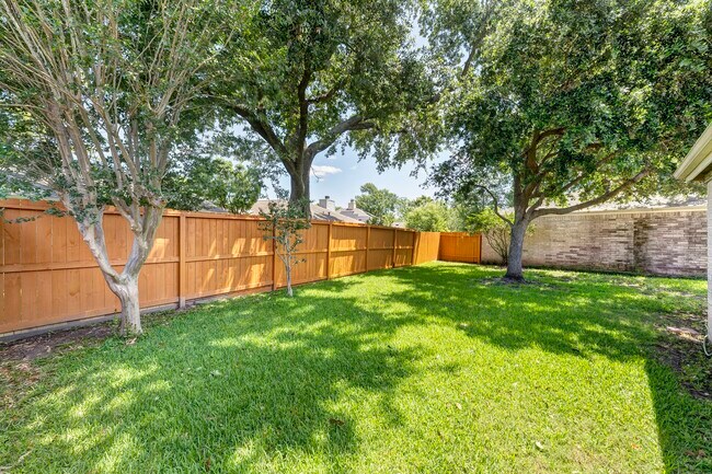 Building Photo - 18506 Glen Briar Ln