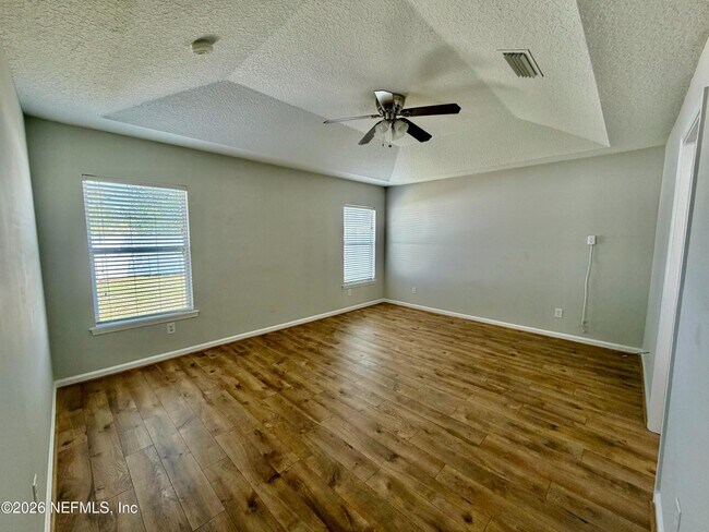 Building Photo - 929 Raindrop Ln