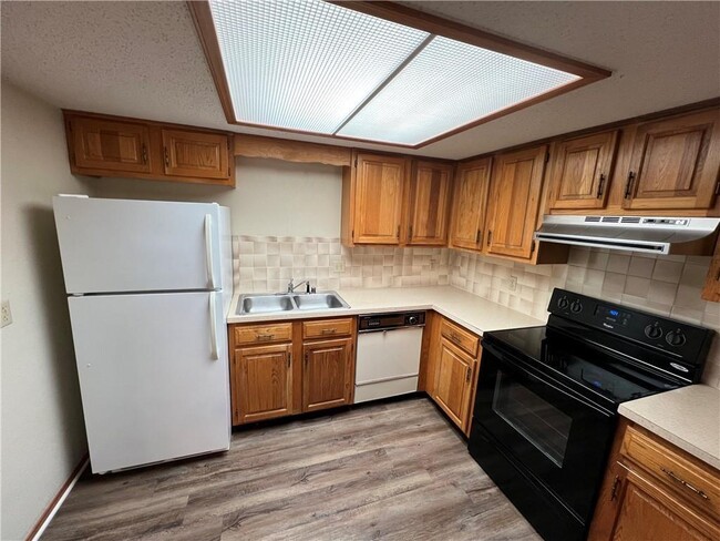 Building Photo - 323 S 11th Pl