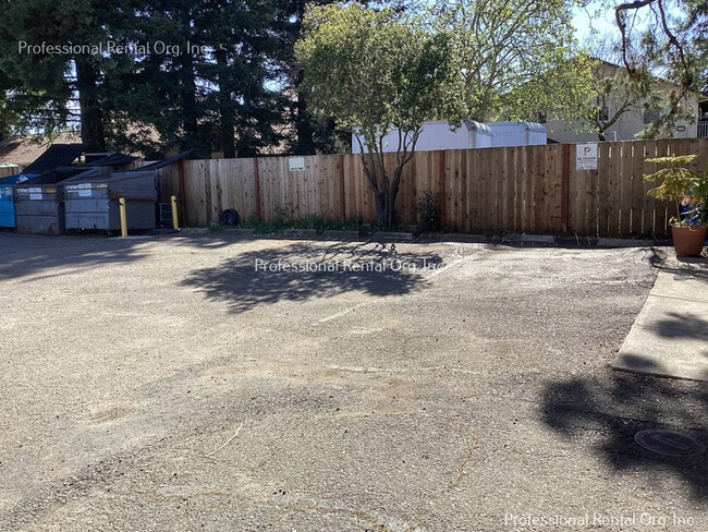 Building Photo - Downtown Newly remodeled 1 bedroom