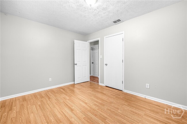 Building Photo - 615 W Tietgen St