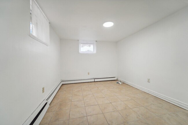 Building Photo - 106 Lincoln Ave