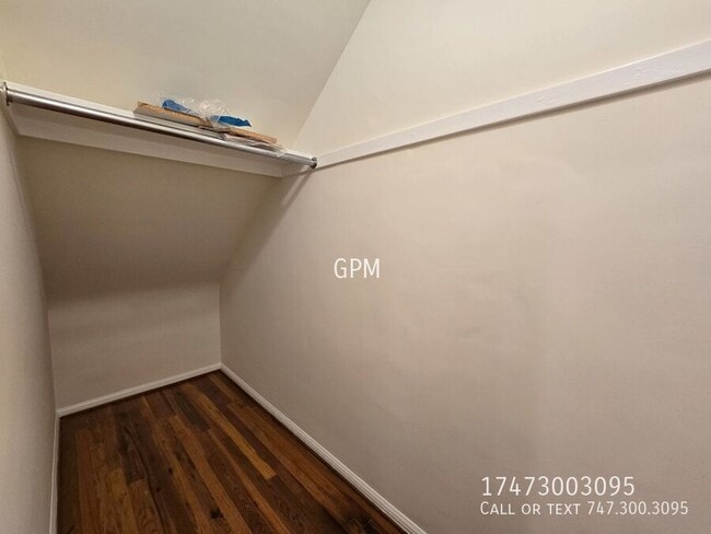 Building Photo - 2004 N Vermont Ave