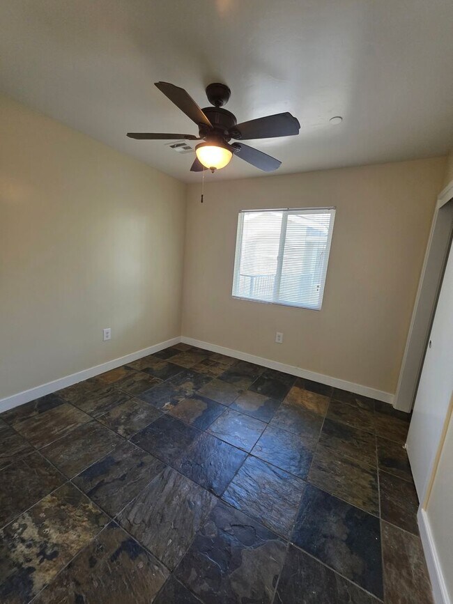 Building Photo - 315 Warren Ave