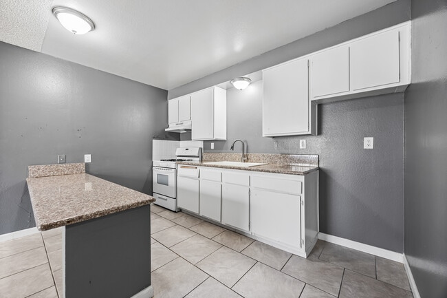 Building Photo - White Street Apartments