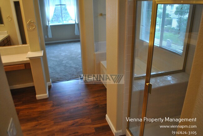 Building Photo - Beautiful 4 Bedroom + Study in Desirable Neighborhood