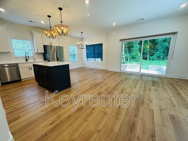 Building Photo - 1406 Lantana Ln NW