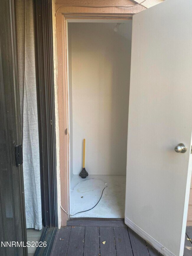 Building Photo - 2875 Idlewild Dr