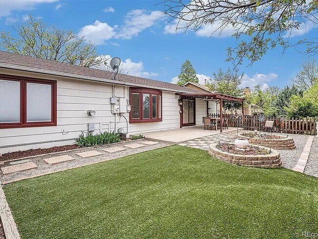 Building Photo - 6235 W Floyd Ave