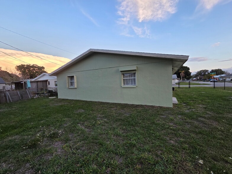 Building Photo - 400 Count St