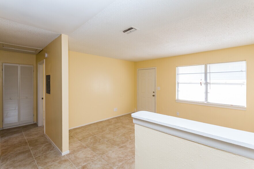 Building Photo - 2239 Bryan St