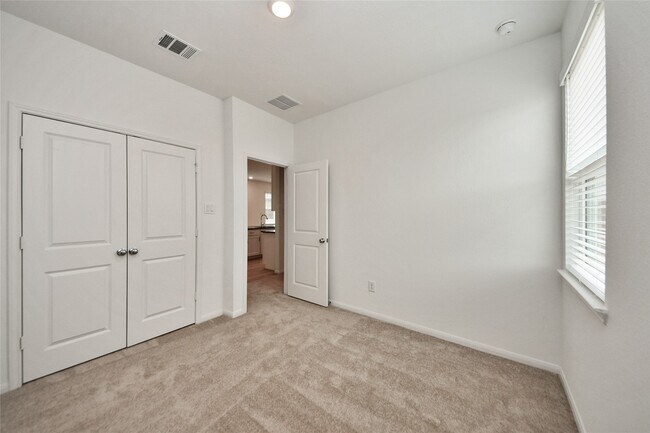 Building Photo - 18010 Whitetail Run Ln