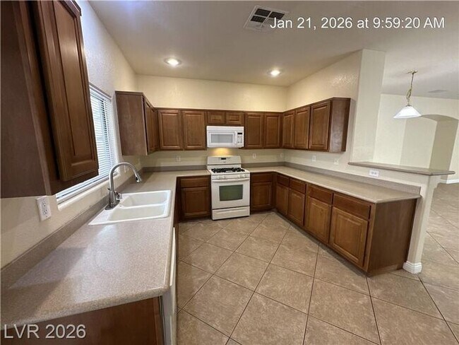 Building Photo - WONDERFUL NW HOME LOCATED IN THE ELKHORN RANCH COMMUNITY!!