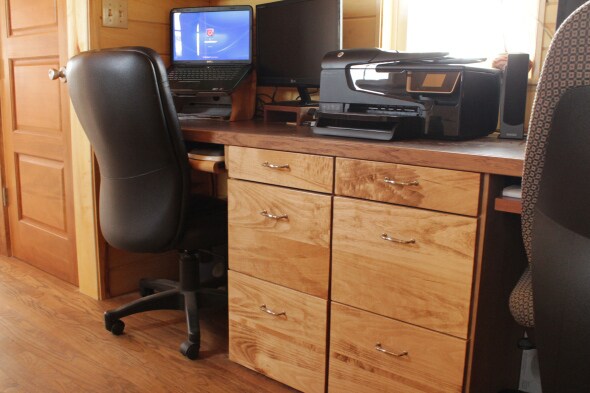 Desk - 419 King Rd E