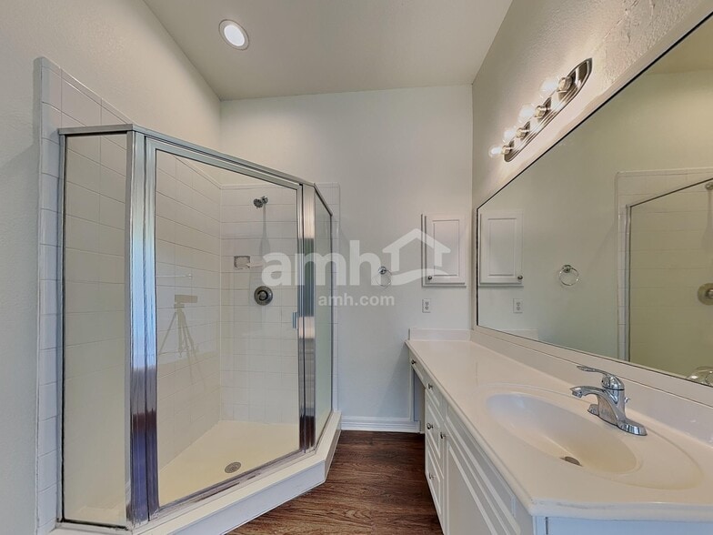 Building Photo - 7722 Heron Lakes Dr