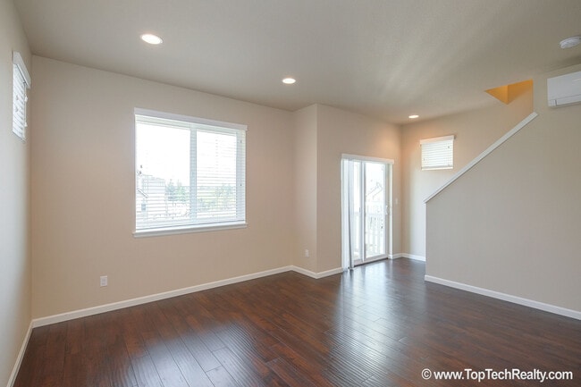 Building Photo - Outstanding 3 BD* 2.5 BA* + Office/den Townhome in Abbey Creek **In front of community Park** Pet...