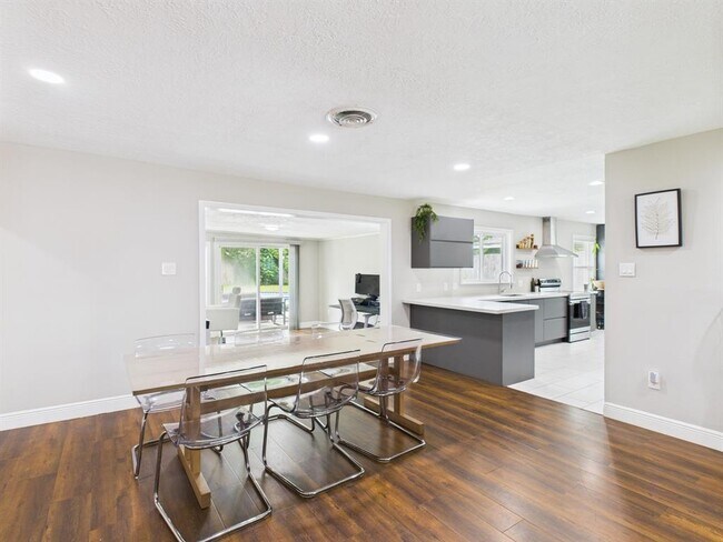 Building Photo - 9202 Bintliff Dr