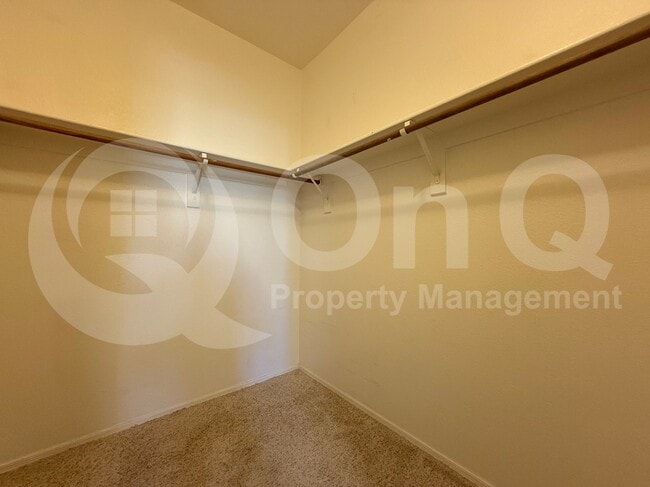 Building Photo - 1432 S Apache Dr