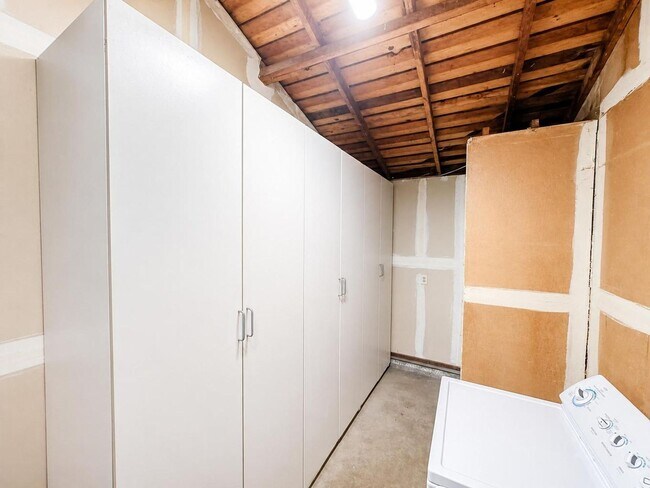Building Photo - Bright & Spacious 3-Bedroom Home with Expansive Yard in Sacramento