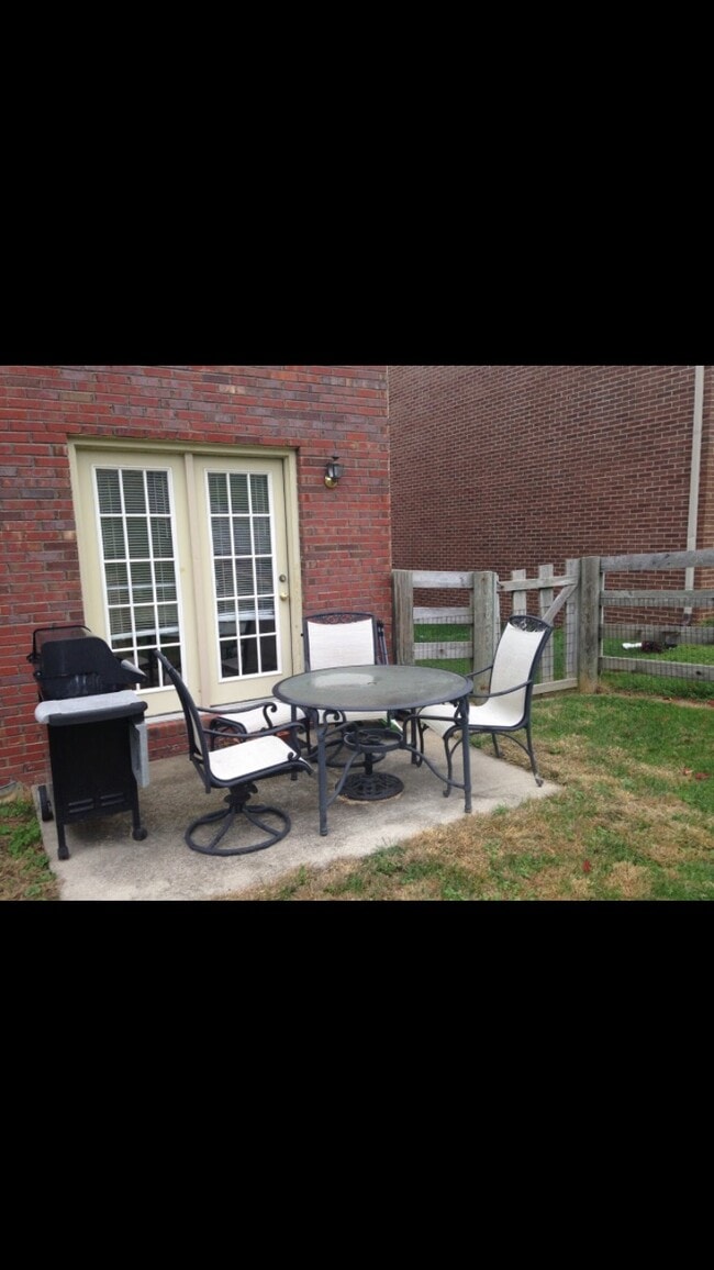 Primary Photo - 1041 Blackwell Ct