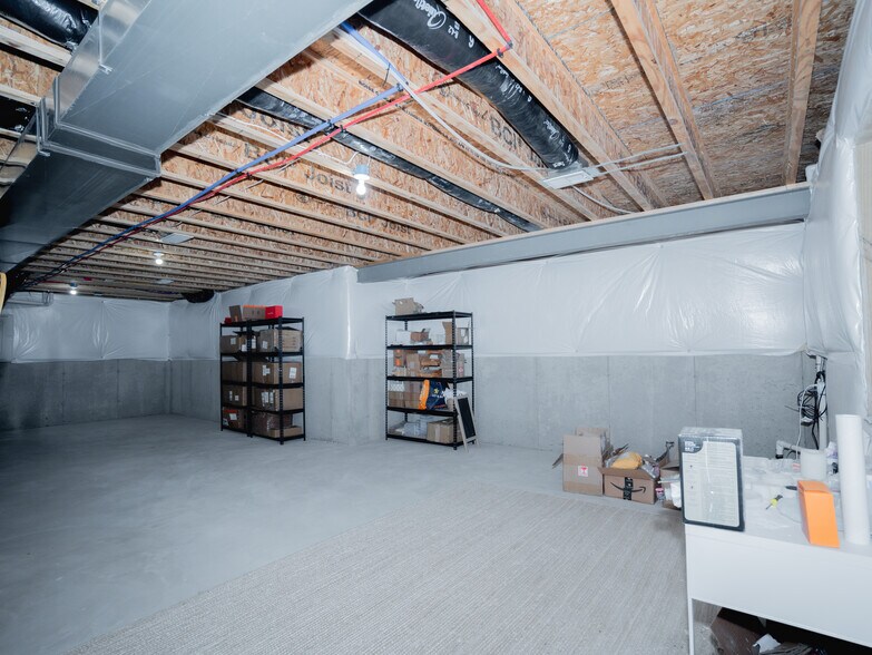 Building Photo - 6037 Fieldstone Cir