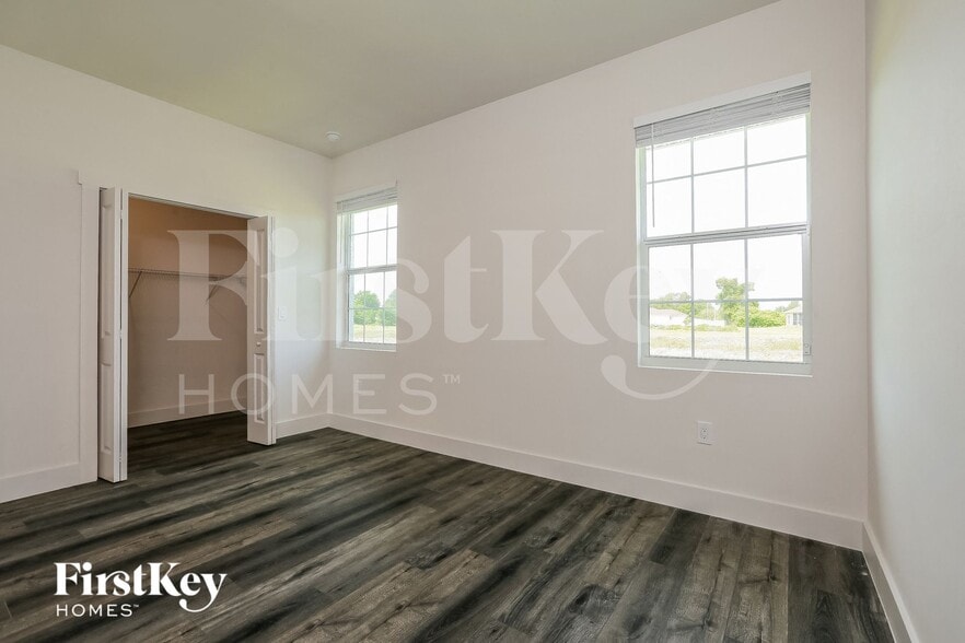 Building Photo - 562 Pachman Cir