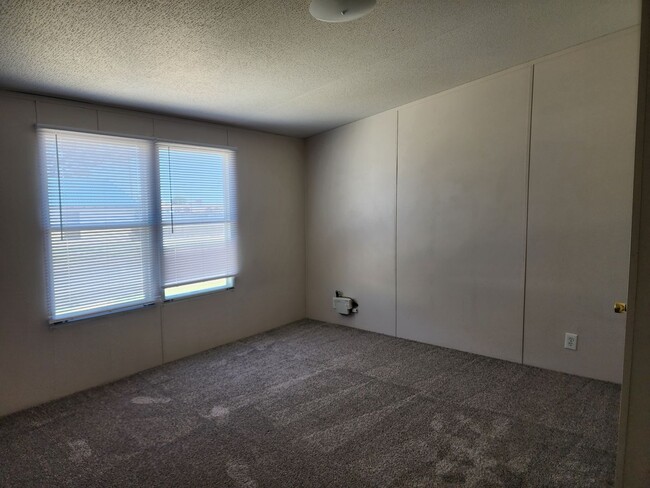 Building Photo - All utilities included!!!