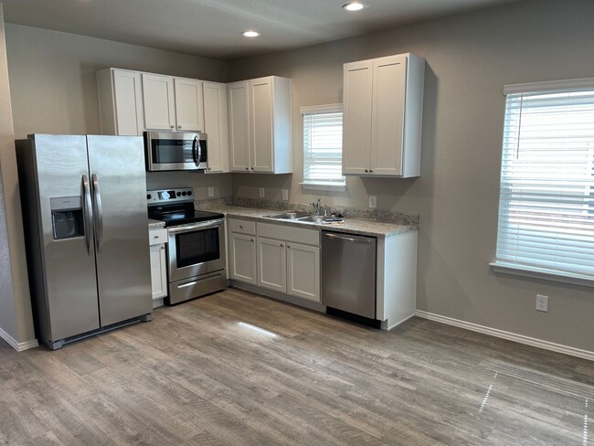 Building Photo - *Pre-leasing* Three Bedroom | Two Bath Hom...