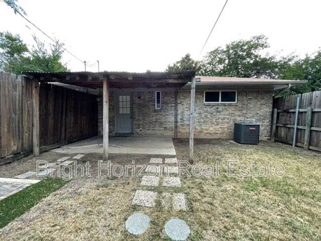 Building Photo - 1017 Mullins St