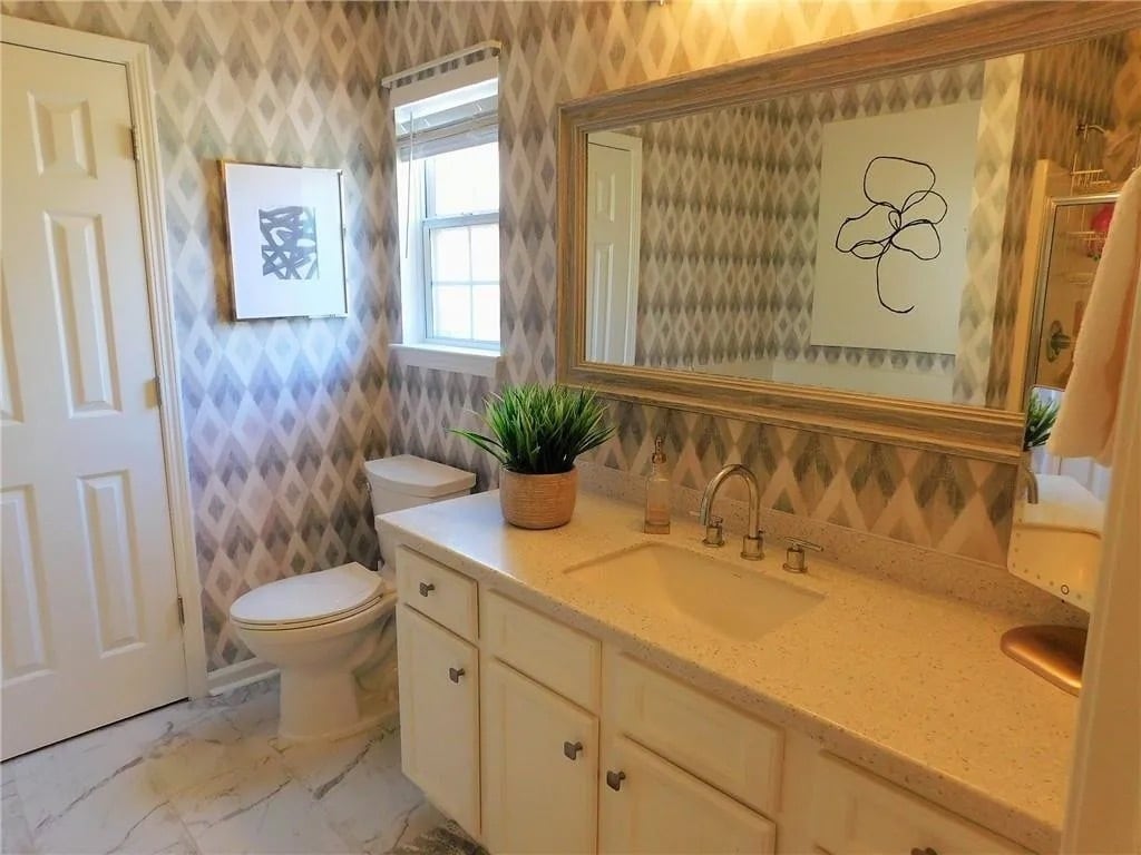 Master Bath - 351 Pinehurst Way