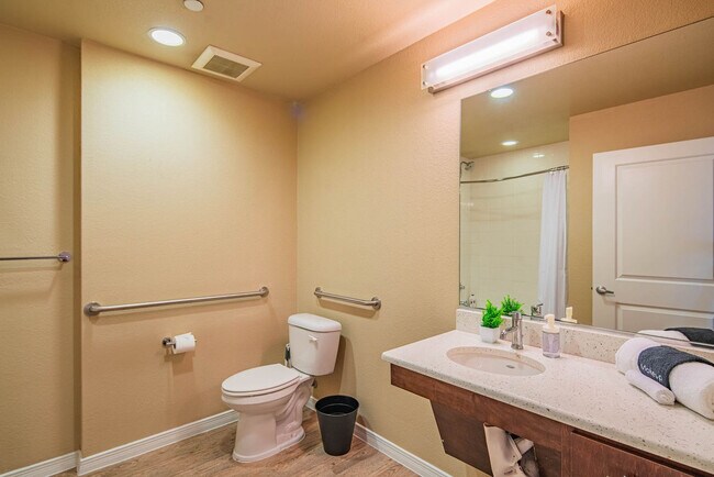 Building Photo - 1275 E University Dr