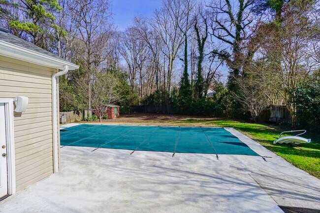 Building Photo - 130 Heather Dr