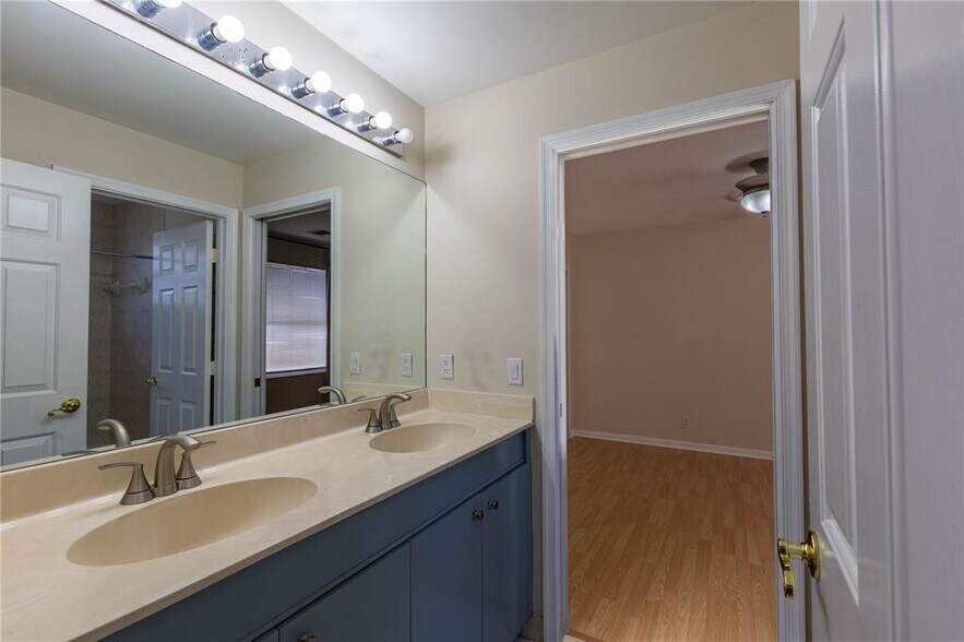 Building Photo - 18520 SW 39th Ct