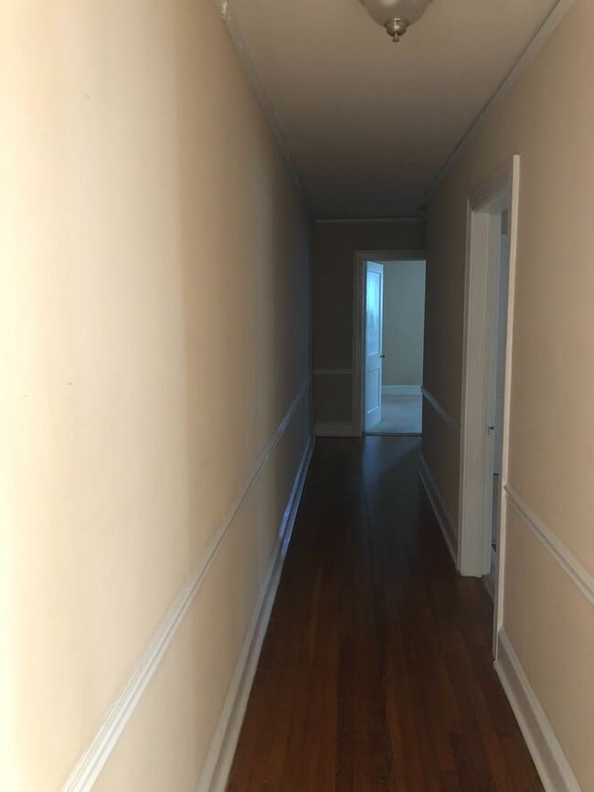 Building Photo - November  Move In Special 1/2 off first fu...